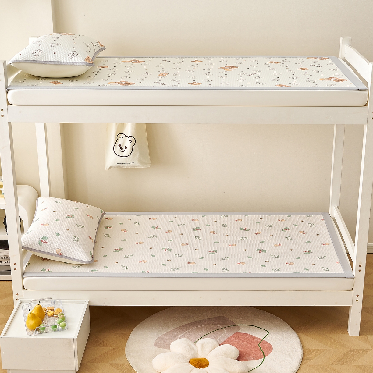 91家纺网 家纺一手货源 找家纺 家品罗兰 2026新款夏季A类印花冰豆豆凉席三明治透气网冰丝凉席家用双人冰丝席床单-学生床 蘑菇乐园