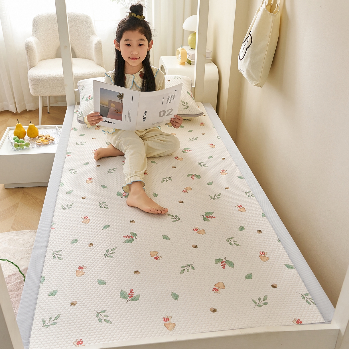 91家纺网 家纺一手货源 找家纺 家品罗兰 2026新款夏季A类印花冰豆豆凉席三明治透气网冰丝凉席家用双人冰丝席床单-学生床 蘑菇乐园