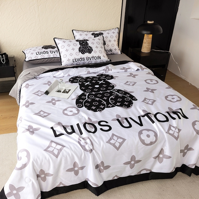 91家纺网 家纺一手货源 找家纺 色鬼布艺高端家居主号 2026春夏新款水洗真丝夏被夏凉被空调被四件套 熊仔白