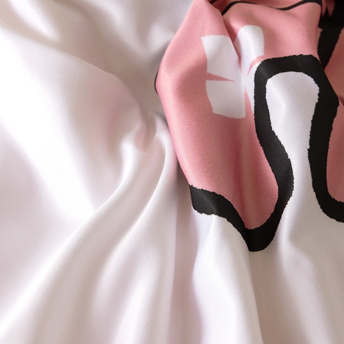 91家纺网 家纺一手货源 找家纺 色鬼布艺高端家居主号 2026春夏新款水洗真丝夏被夏凉被空调被四件套 熊仔粉