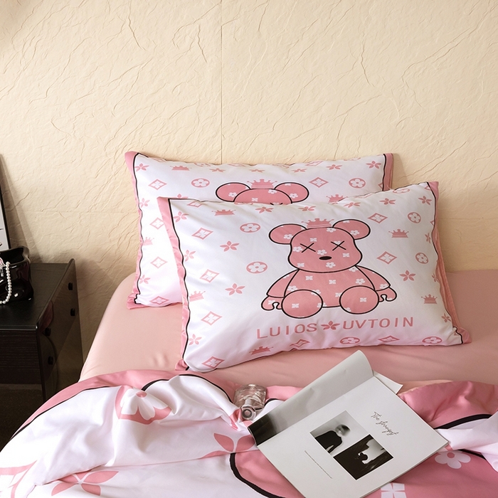 91家纺网 家纺一手货源 找家纺 色鬼布艺高端家居主号 2026春夏新款水洗真丝夏被夏凉被空调被四件套 熊仔粉