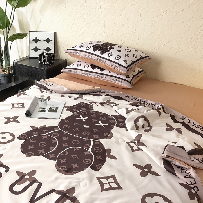 91家纺网 家纺一手货源 找家纺 色鬼布艺高端家居主号 2026春夏新款水洗真丝夏被夏凉被空调被四件套 熊仔咖