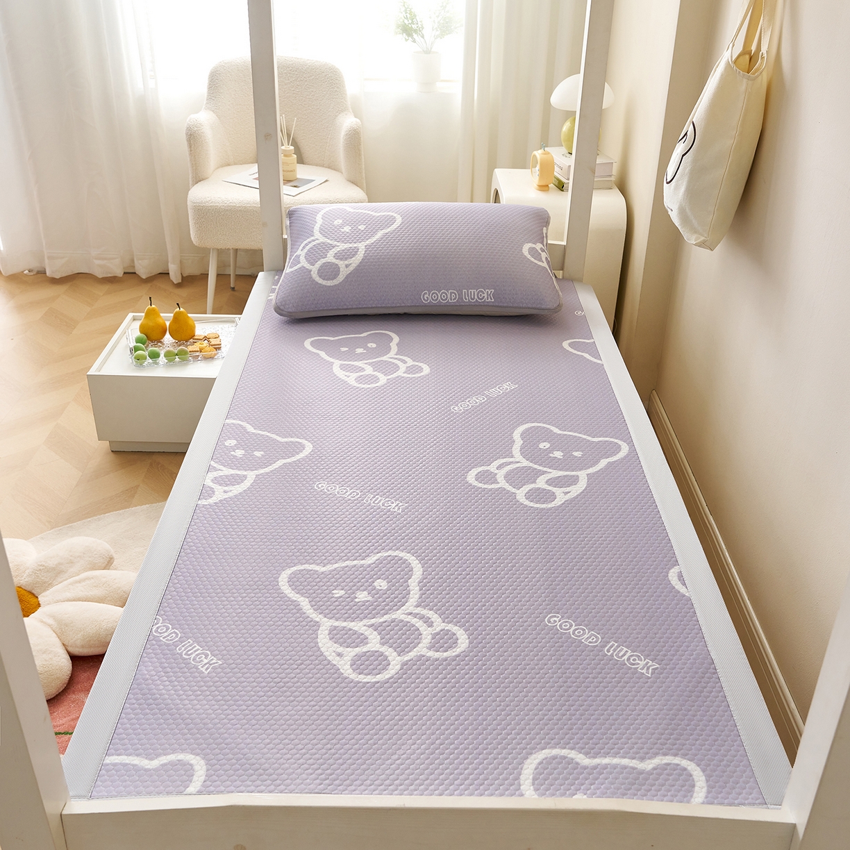 91家纺网 家纺一手货源 找家纺 家品罗兰 2026新款夏季A类印花冰豆豆凉席三明治透气网冰丝凉席家用双人冰丝席床单-学生床 维尼熊