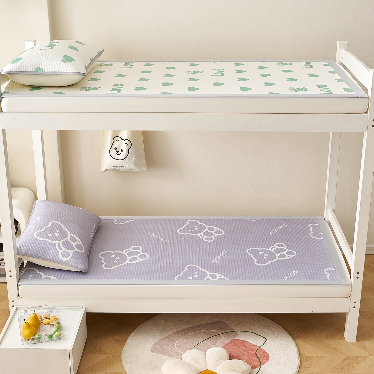 91家纺网 家纺一手货源 找家纺 家品罗兰 2026新款夏季A类印花冰豆豆凉席三明治透气网冰丝凉席家用双人冰丝席床单-学生床 维尼熊