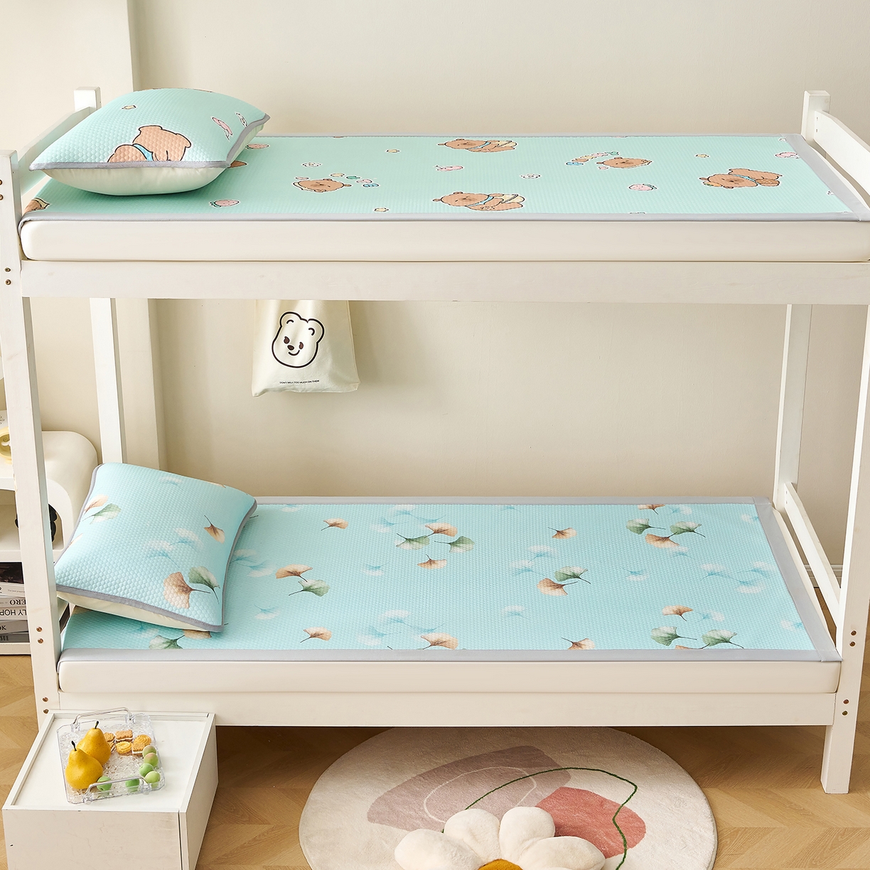 91家纺网 家纺一手货源 找家纺 家品罗兰 2026新款夏季A类印花冰豆豆凉席三明治透气网冰丝凉席家用双人冰丝席床单-学生床 叶语