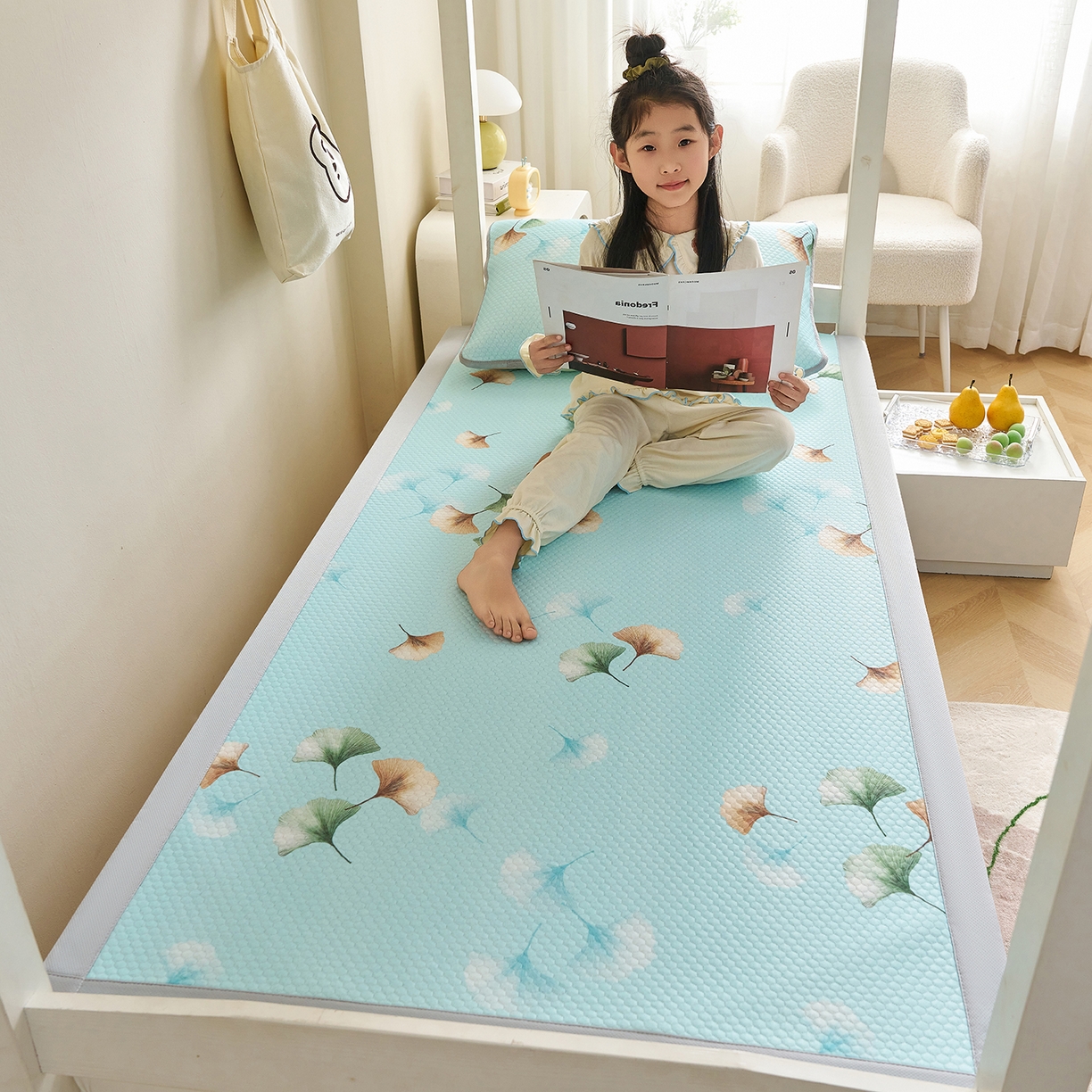 91家纺网 家纺一手货源 找家纺 家品罗兰 2026新款夏季A类印花冰豆豆凉席三明治透气网冰丝凉席家用双人冰丝席床单-学生床 叶语