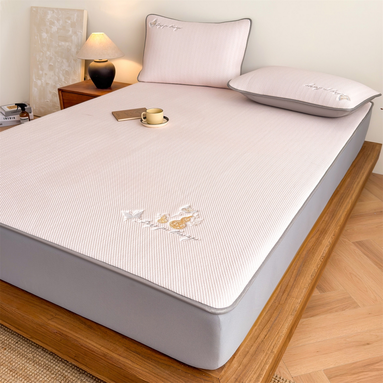 91家纺网 家纺一手货源 找家纺 鑫姿席业 2026新款5A抗菌PE提花凉感席凉席席子蝶舞福禄 蝶舞福禄-粉（床笠款）