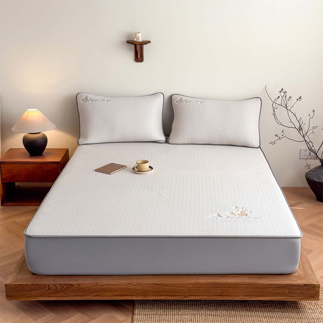 91家纺网 家纺一手货源 找家纺 鑫姿席业 2026新款5A抗菌PE提花凉感席凉席席子蝶舞福禄 蝶舞福禄-咖（床笠款）