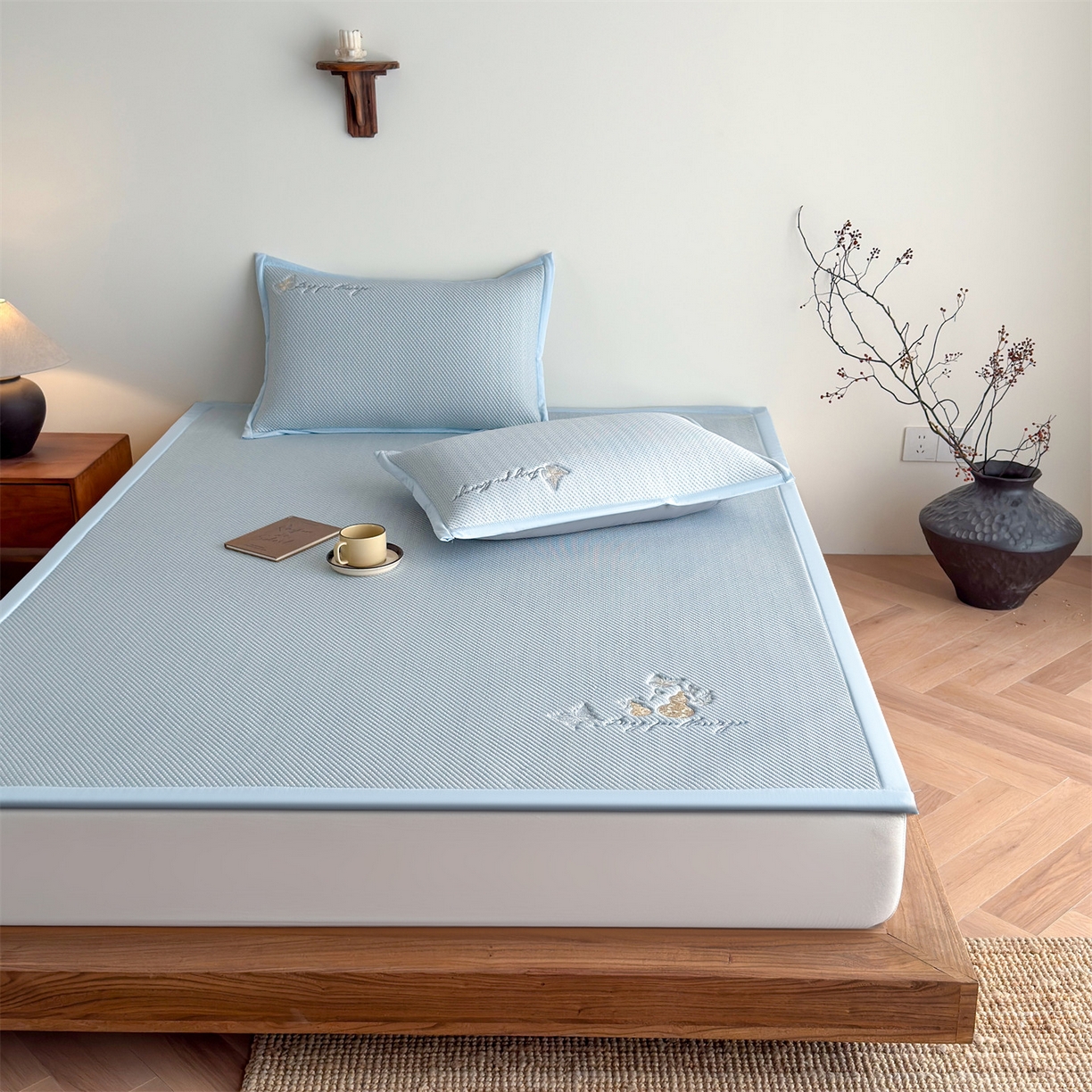 91家纺网 家纺一手货源 找家纺 鑫姿席业 2026新款5A抗菌PE提花凉感席凉席席子蝶舞福禄 蝶舞福禄-蓝（床席款）