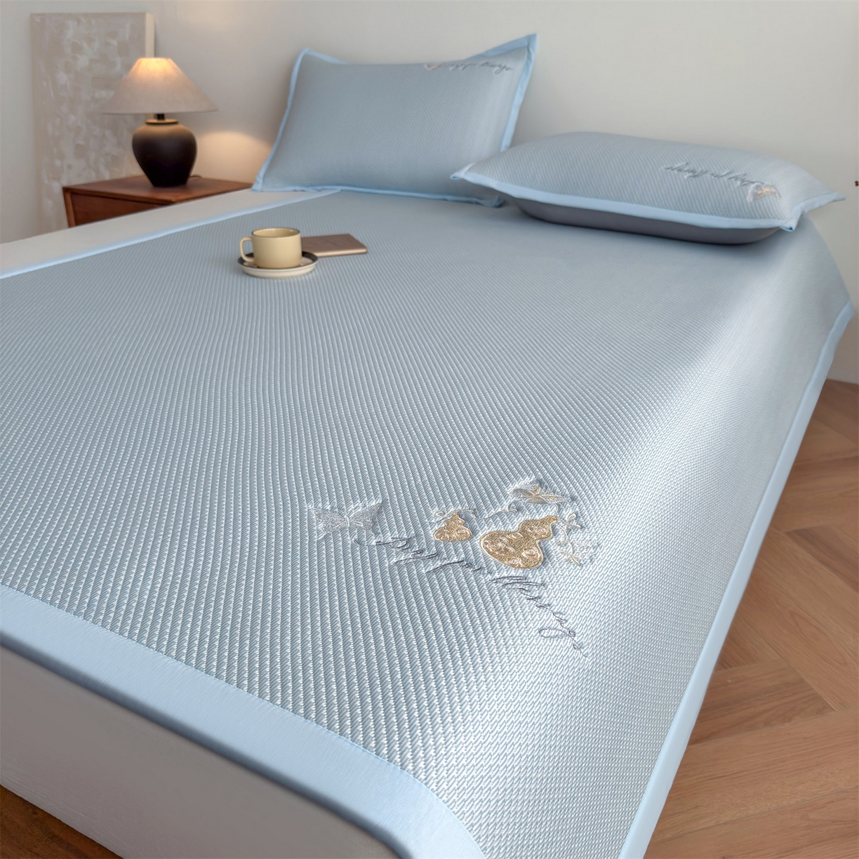 91家纺网 家纺一手货源 找家纺 鑫姿席业 2026新款5A抗菌PE提花凉感席凉席席子蝶舞福禄 蝶舞福禄-蓝（床席款）