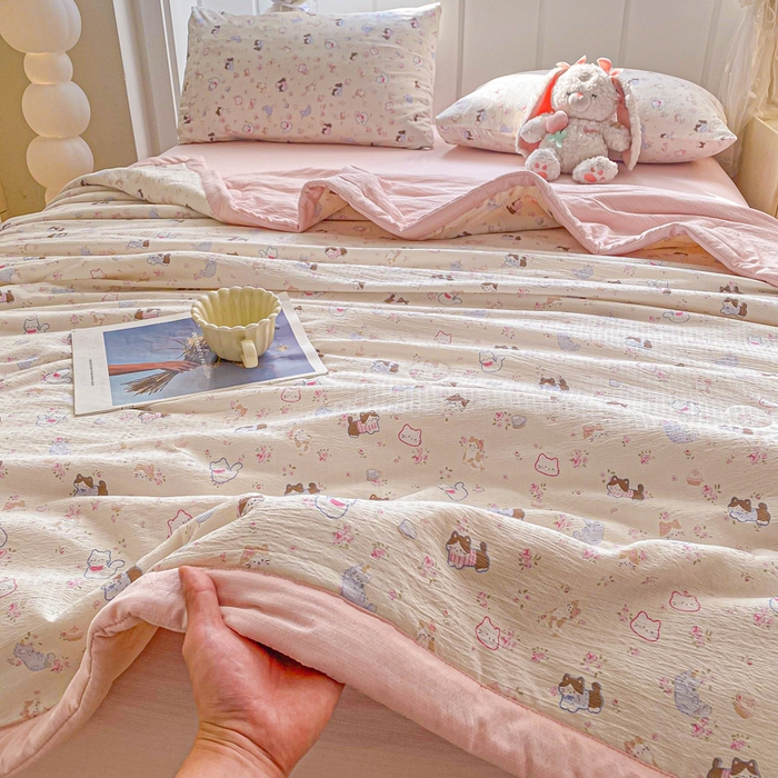 91家纺网 家纺一手货源 找家纺 爱屋及屋 2026新款小清新双层纱宽包边棉花被夏凉被空调被夏被 春日小猫