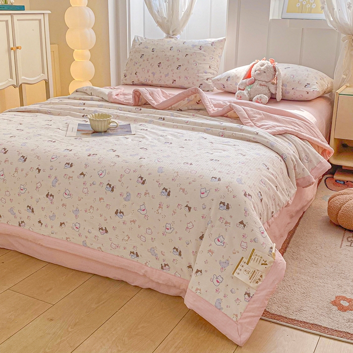 91家纺网 家纺一手货源 找家纺 爱屋及屋 2026新款小清新双层纱宽包边棉花被夏凉被空调被夏被 春日小猫