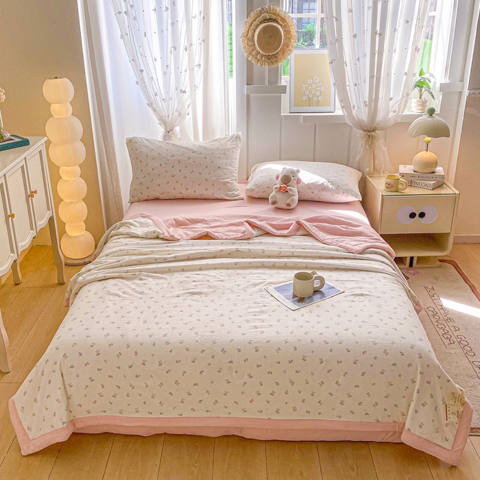 91家纺网 家纺一手货源 找家纺 爱屋及屋 2026新款小清新双层纱宽包边棉花被夏凉被空调被夏被 花影