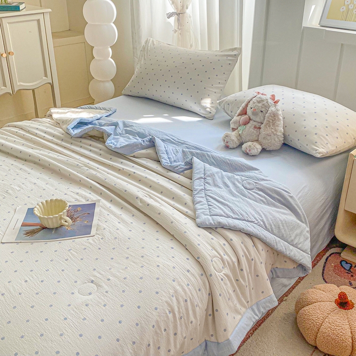 91家纺网 家纺一手货源 找家纺 爱屋及屋 2026新款小清新双层纱宽包边棉花被夏凉被空调被夏被 蓝点点