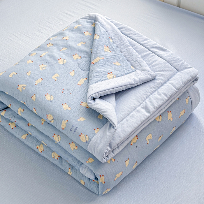 91家纺网 家纺一手货源 找家纺 爱屋及屋 2026新款小清新双层纱宽包边棉花被夏凉被空调被夏被 蓝色小丫