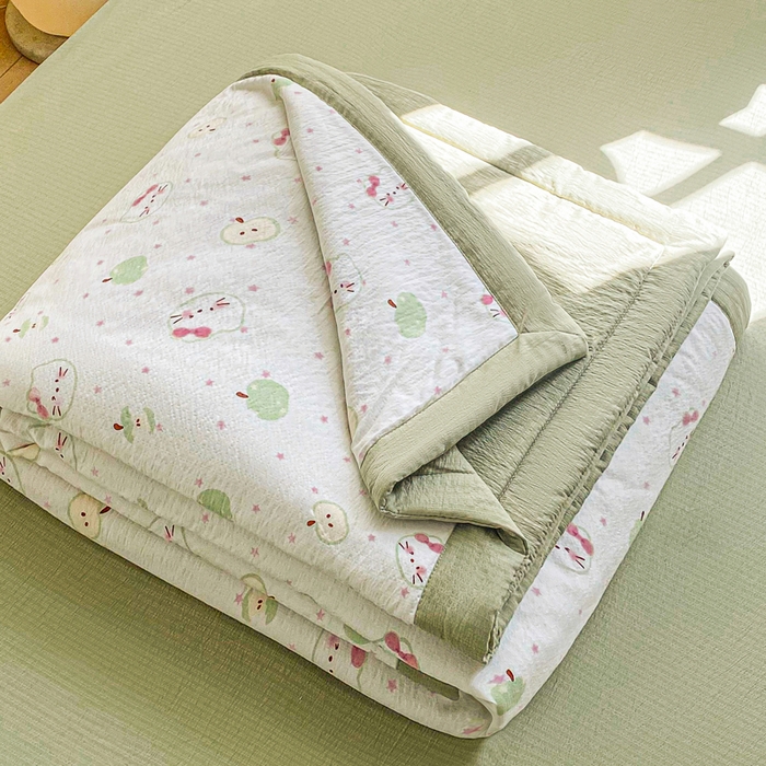 91家纺网 家纺一手货源 找家纺 爱屋及屋 2026新款小清新双层纱宽包边棉花被夏凉被空调被夏被 苹果猫