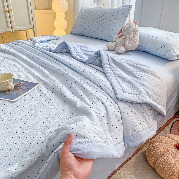 91家纺网 家纺一手货源 找家纺 爱屋及屋 2026新款小清新双层纱宽包边棉花被夏凉被空调被夏被 云感-蓝