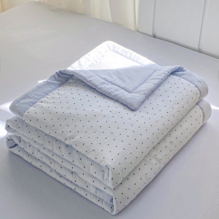 91家纺网 家纺一手货源 找家纺 爱屋及屋 2026新款小清新双层纱宽包边棉花被夏凉被空调被夏被 云感-蓝