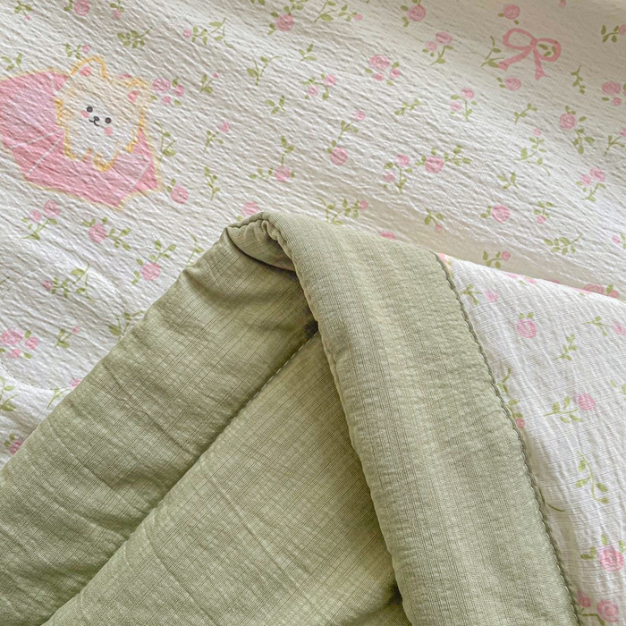 91家纺网 家纺一手货源 找家纺 爱屋及屋 2026新款小清新双层纱宽包边棉花被夏凉被空调被夏被 治愈小猫