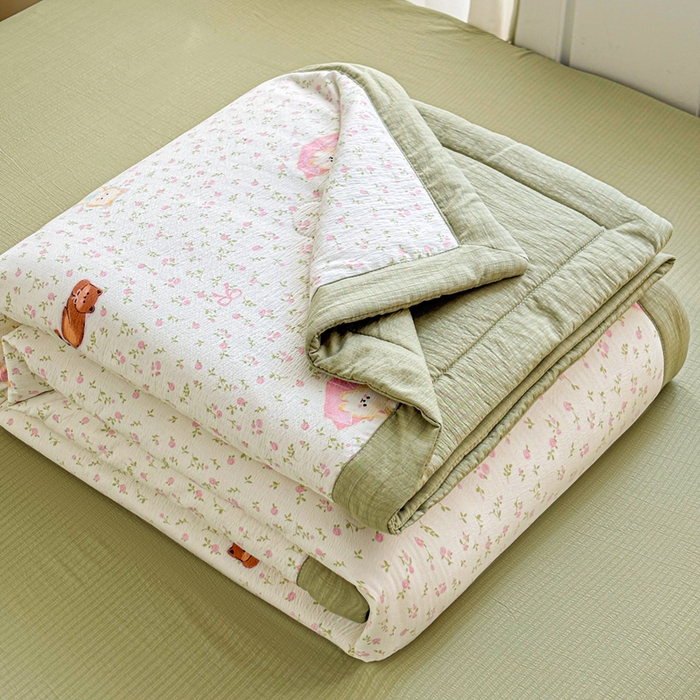 91家纺网 家纺一手货源 找家纺 爱屋及屋 2026新款小清新双层纱宽包边棉花被夏凉被空调被夏被 治愈小猫