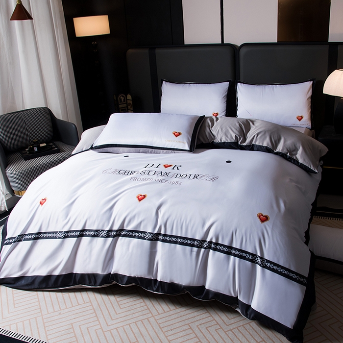 91家纺网 家纺一手货源 找家纺 色鬼布艺高端家居主号 2026春夏新款外贸跨境欧美轻奢潮牌水洗真丝四件套印花四件套 点点爱心