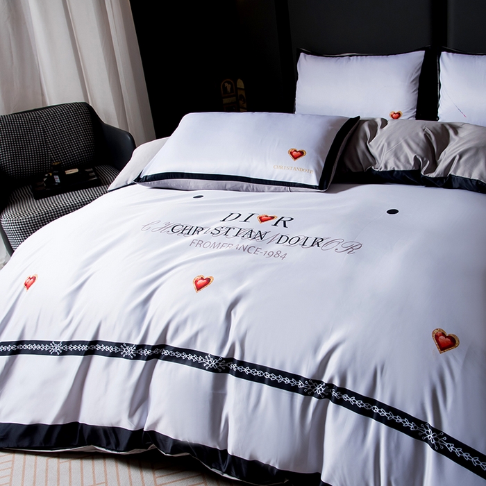 91家纺网 家纺一手货源 找家纺 色鬼布艺高端家居主号 2026春夏新款外贸跨境欧美轻奢潮牌水洗真丝四件套印花四件套 点点爱心