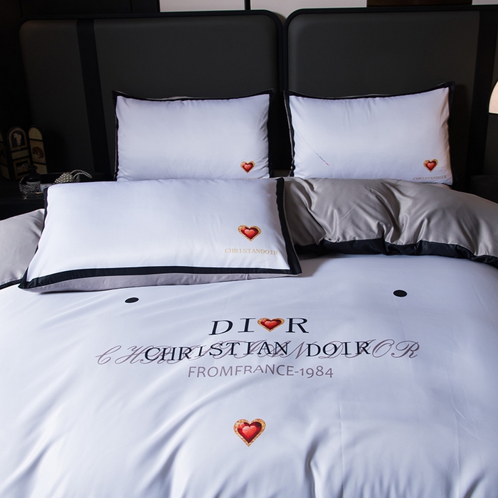 91家纺网 家纺一手货源 找家纺 色鬼布艺高端家居主号 2026春夏新款外贸跨境欧美轻奢潮牌水洗真丝四件套印花四件套 点点爱心