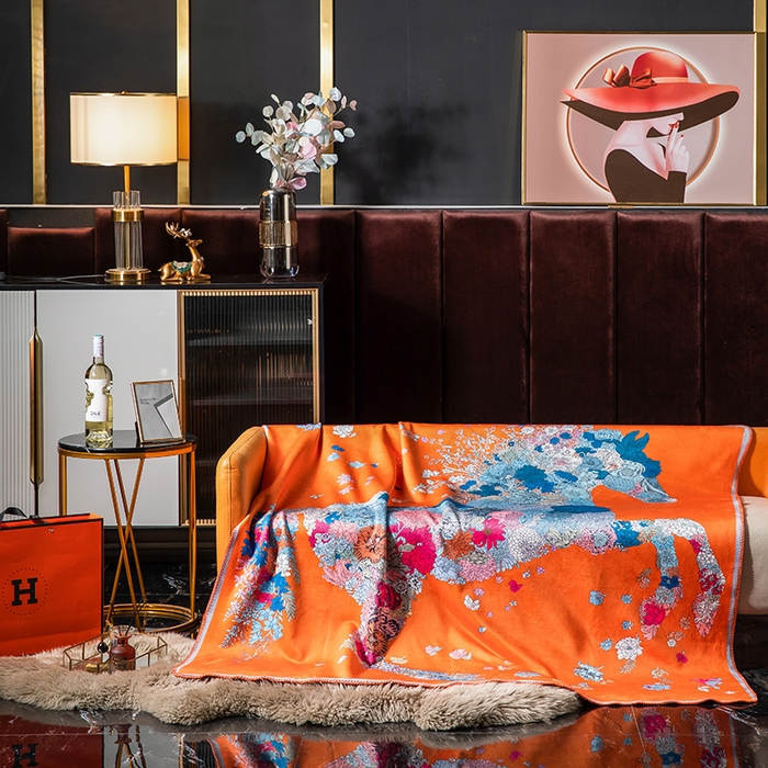 91家纺网 家纺一手货源 找家纺 色鬼布艺高端家居主号 2026新款银狐绒毯 轻扬花依橙
