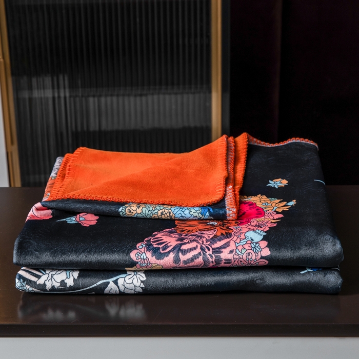 91家纺网 家纺一手货源 找家纺 色鬼布艺高端家居主号 2026新款银狐绒毯 轻扬花依黑