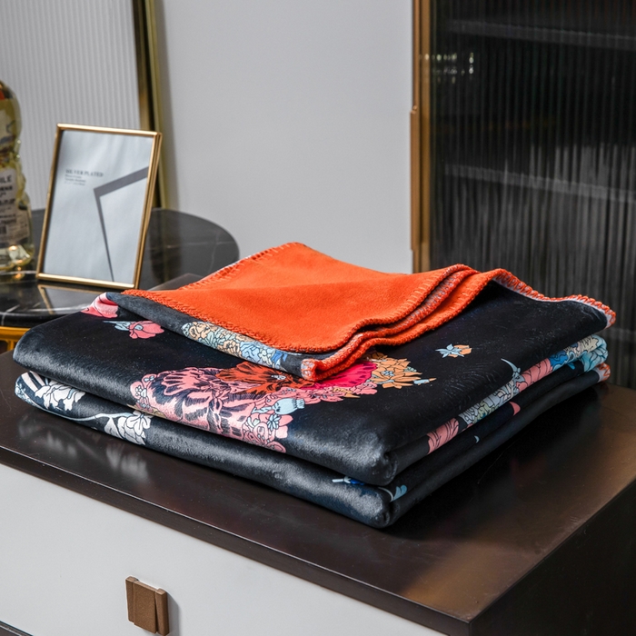 91家纺网 家纺一手货源 找家纺 色鬼布艺高端家居主号 2026新款银狐绒毯 轻扬花依黑