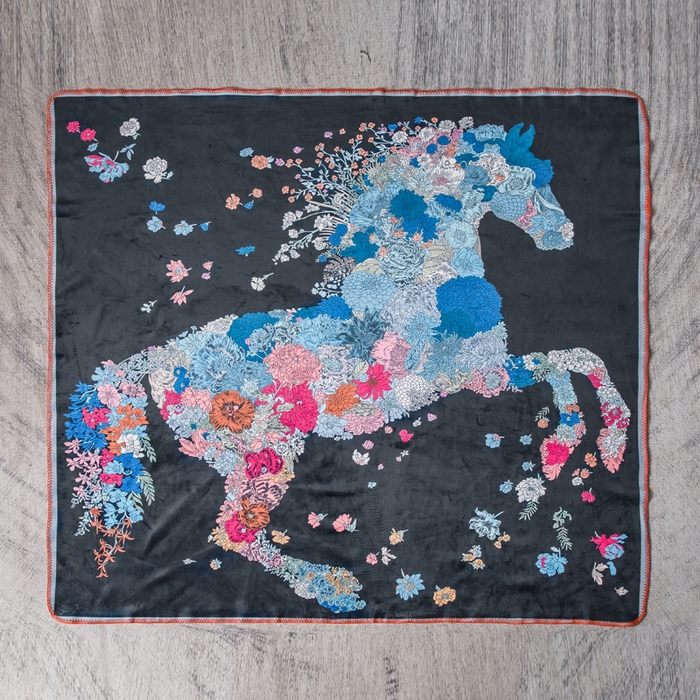 91家纺网 家纺一手货源 找家纺 色鬼布艺高端家居主号 2026新款银狐绒毯 轻扬花依黑