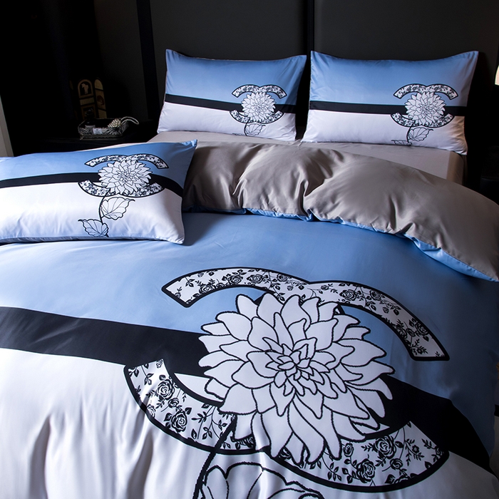 91家纺网 家纺一手货源 找家纺 色鬼布艺高端家居主号 2026春夏新款外贸跨境欧美轻奢潮牌水洗真丝四件套印花四件套 天空蓝