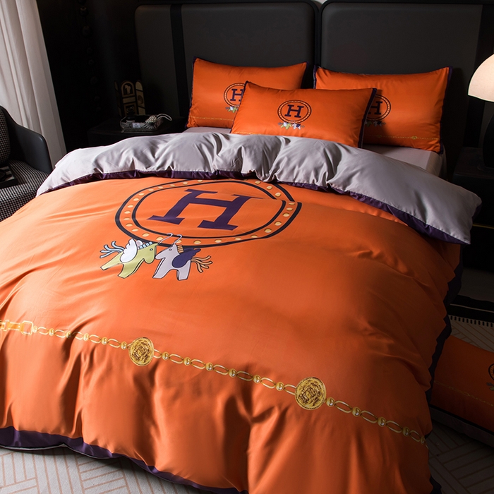 91家纺网 家纺一手货源 找家纺 色鬼布艺高端家居主号 2026春夏新款外贸跨境欧美轻奢潮牌水洗真丝四件套印花四件套 玩具马