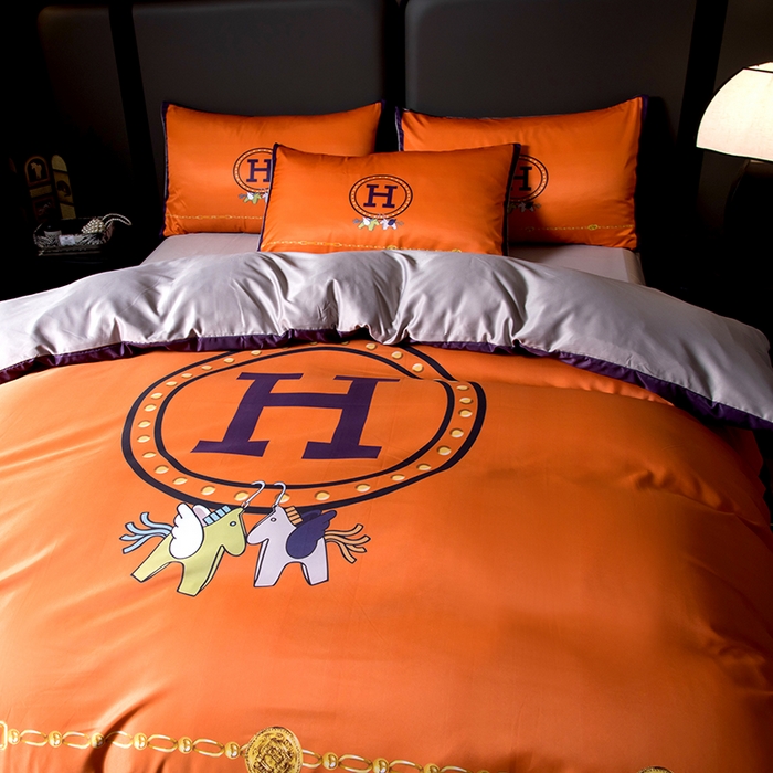 91家纺网 家纺一手货源 找家纺 色鬼布艺高端家居主号 2026春夏新款外贸跨境欧美轻奢潮牌水洗真丝四件套印花四件套 玩具马