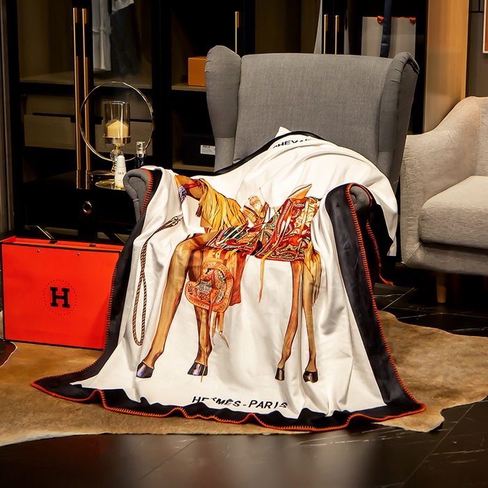 91家纺网 家纺一手货源 找家纺 色鬼布艺高端家居主号 2026新款银狐绒毯 战马白