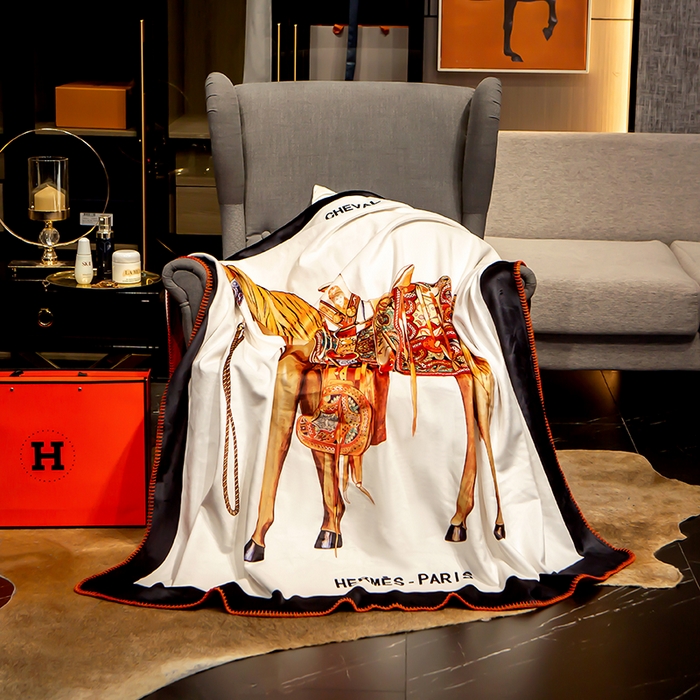 91家纺网 家纺一手货源 找家纺 色鬼布艺高端家居主号 2026新款银狐绒毯 战马白