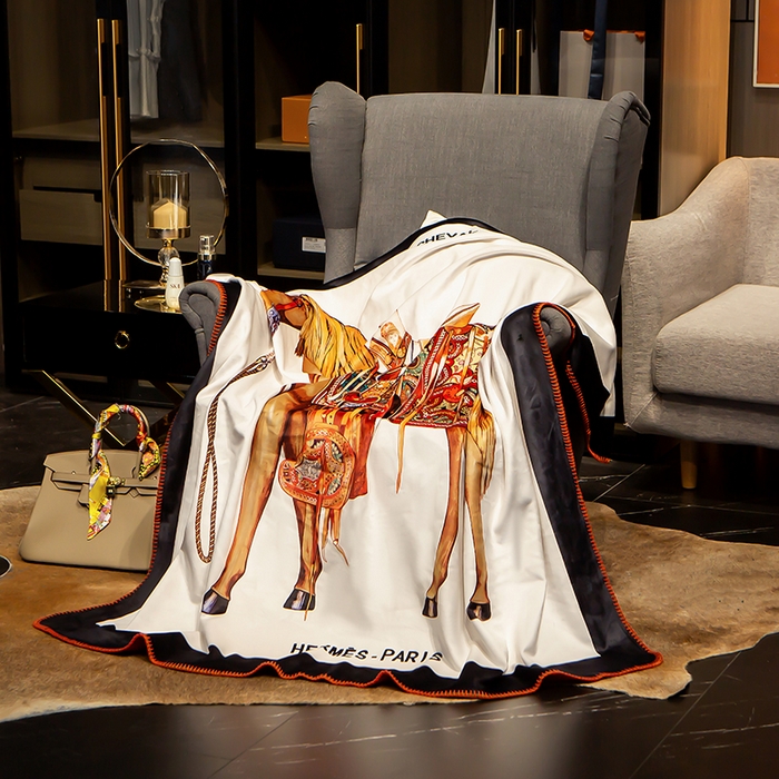 91家纺网 家纺一手货源 找家纺 色鬼布艺高端家居主号 2026新款银狐绒毯 战马白