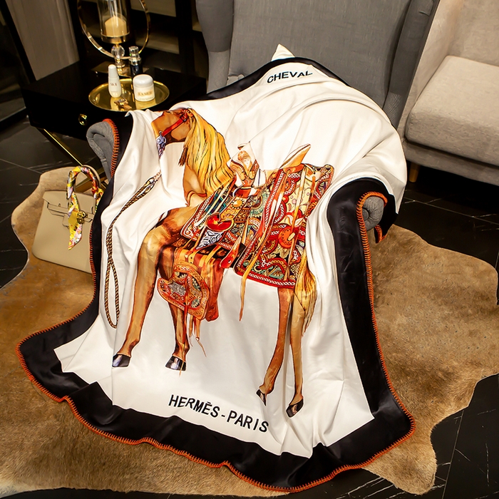 91家纺网 家纺一手货源 找家纺 色鬼布艺高端家居主号 2026新款银狐绒毯 战马白