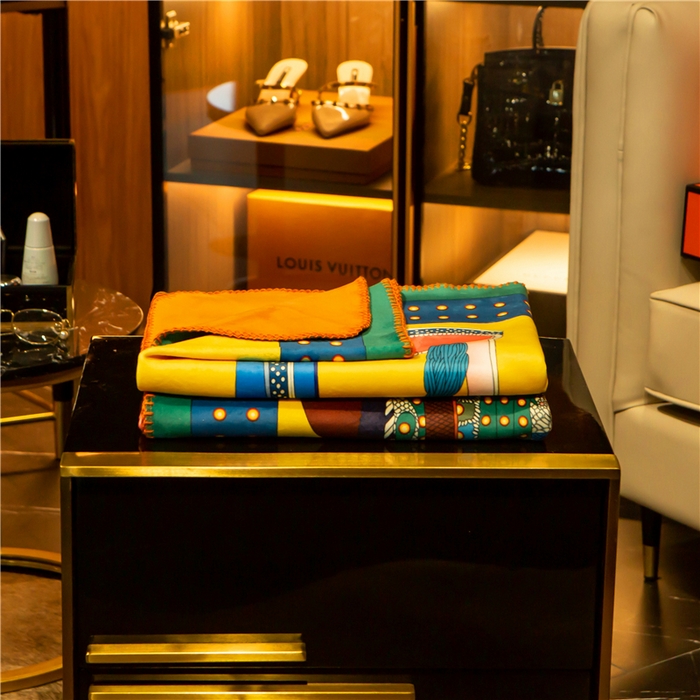 91家纺网 家纺一手货源 找家纺 色鬼布艺高端家居主号 2026新款银狐绒毯 绿马鞍