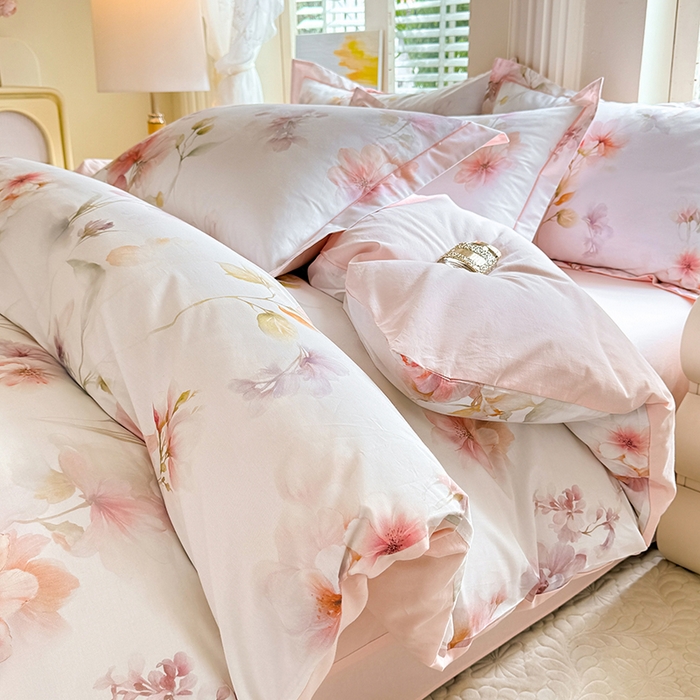 91家纺网 家纺一手货源 找家纺 巧玲珑 2026新款全棉纯棉13376数码印花四件套 云间栖花-粉