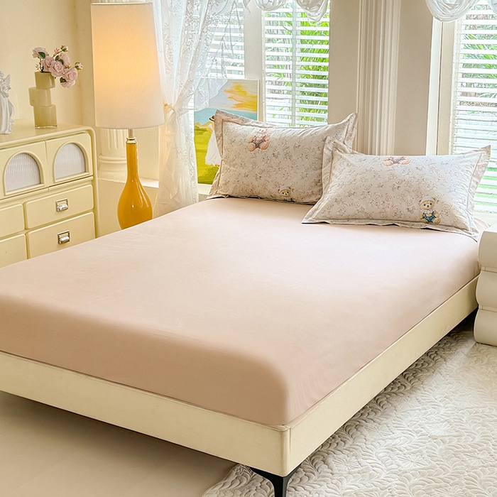 91家纺网 家纺一手货源 找家纺 巧玲珑 2026新款全棉纯棉13376数码印花四件套 法式小熊-咖