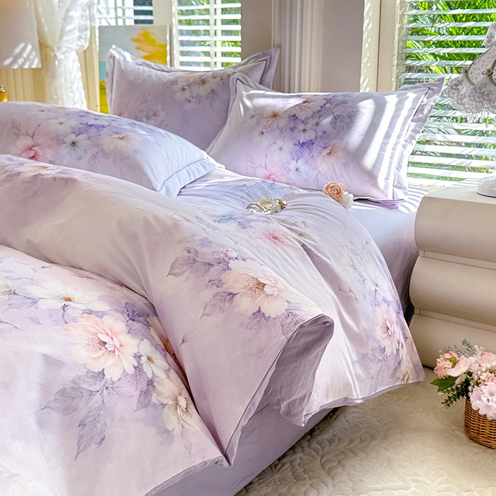 91家纺网 家纺一手货源 找家纺 巧玲珑 2026新款全棉纯棉13376数码印花四件套 林间拾花-紫