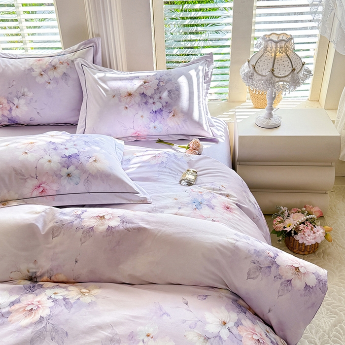 91家纺网 家纺一手货源 找家纺 巧玲珑 2026新款全棉纯棉13376数码印花四件套 林间拾花-紫