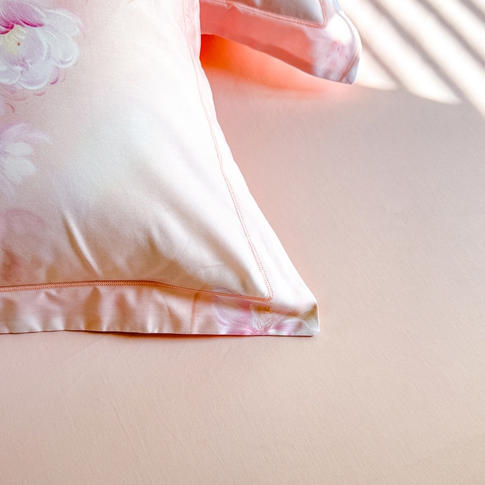 91家纺网 家纺一手货源 找家纺 巧玲珑 2026新款全棉纯棉13376数码印花四件套 绮梦芬芳-粉