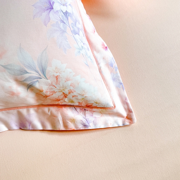 91家纺网 家纺一手货源 找家纺 巧玲珑 2026新款全棉纯棉13376数码印花四件套 微风呢喃-粉