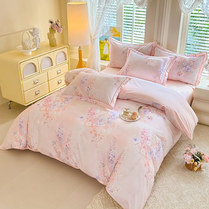 91家纺网 家纺一手货源 找家纺 巧玲珑 2026新款全棉纯棉13376数码印花四件套 微风呢喃-粉