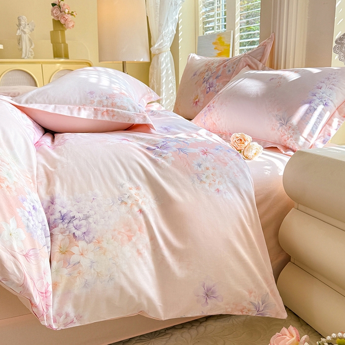 91家纺网 家纺一手货源 找家纺 巧玲珑 2026新款全棉纯棉13376数码印花四件套 微风呢喃-粉