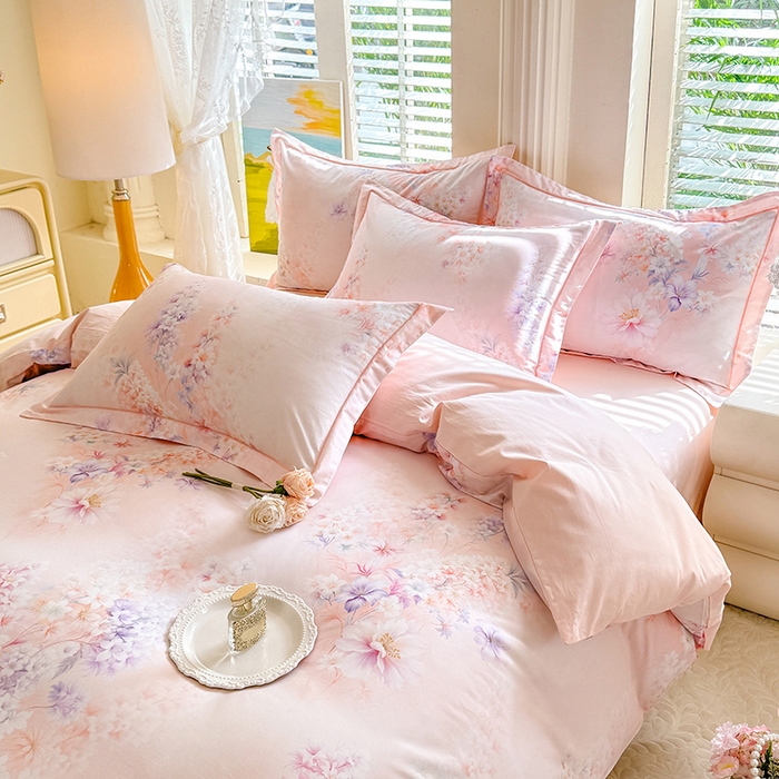 91家纺网 家纺一手货源 找家纺 巧玲珑 2026新款全棉纯棉13376数码印花四件套 微风呢喃-粉