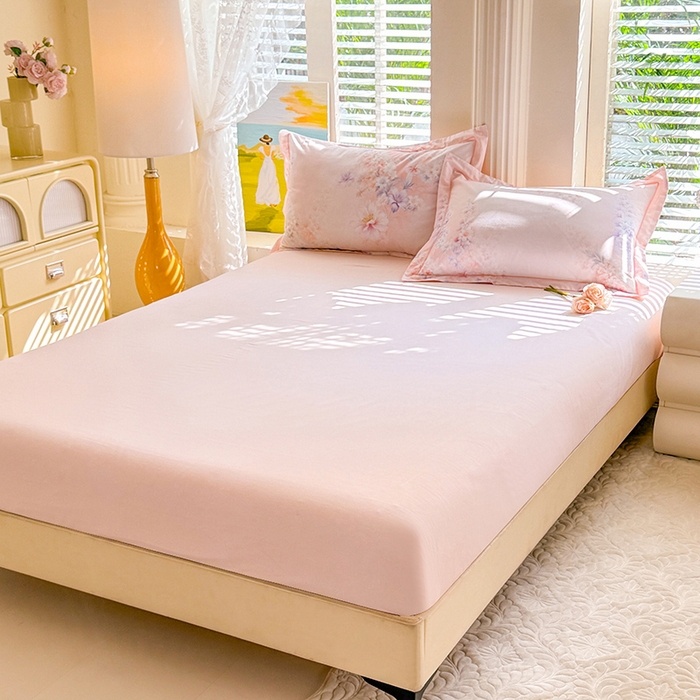 91家纺网 家纺一手货源 找家纺 巧玲珑 2026新款全棉纯棉13376数码印花四件套 微风呢喃-粉