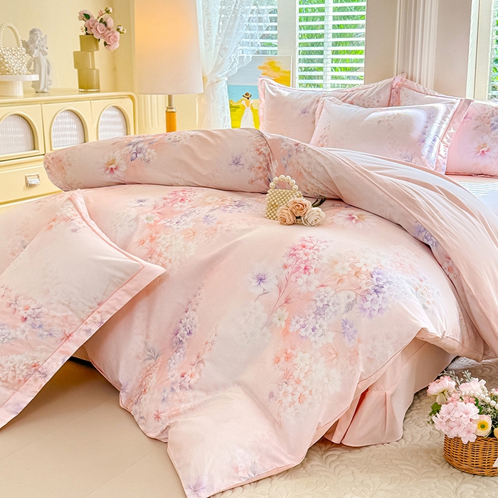 91家纺网 家纺一手货源 找家纺 巧玲珑 2026新款全棉纯棉13376数码印花四件套 微风呢喃-粉